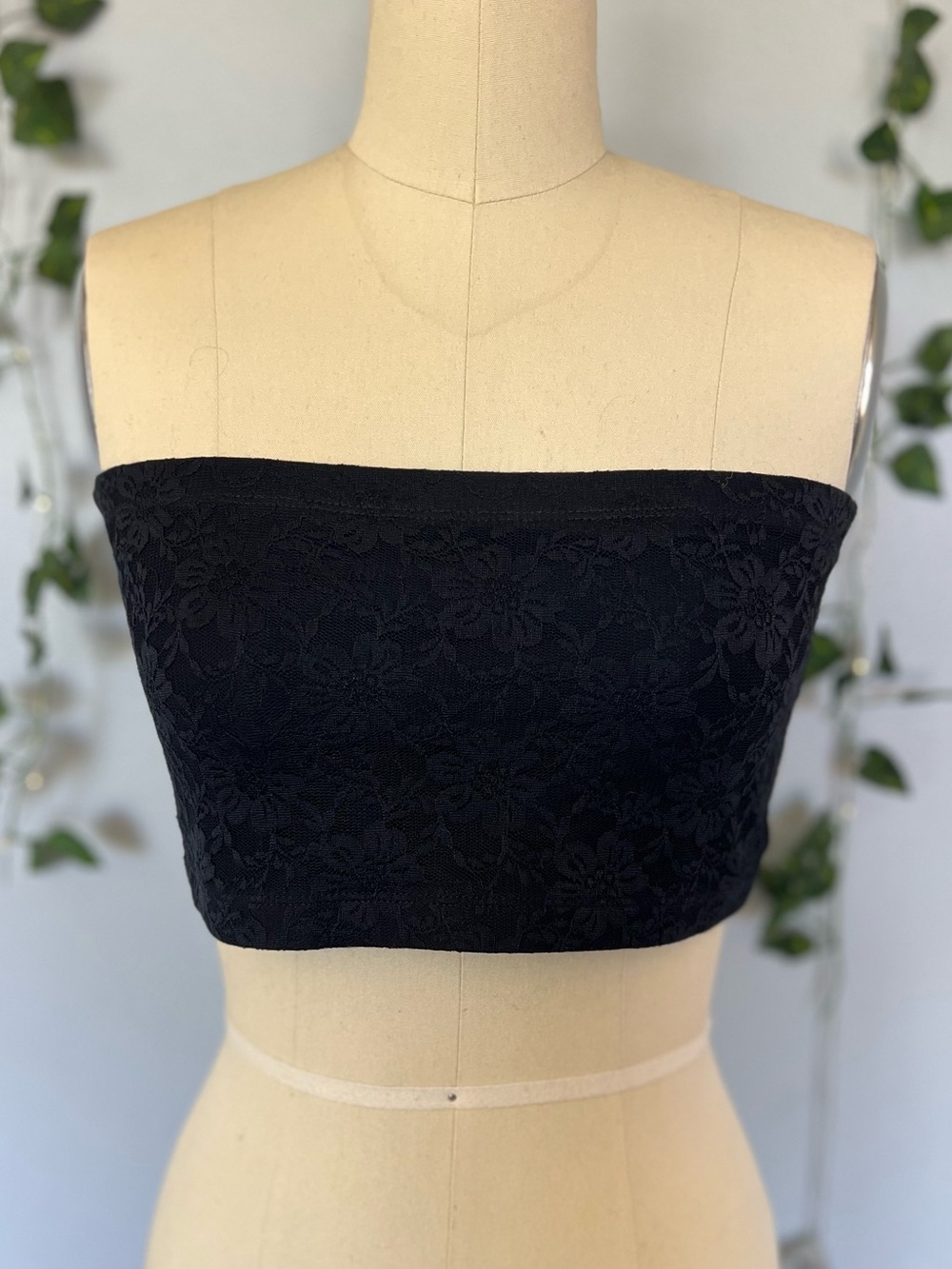 Zenana Outfitters Black Lace Bandeau Bralette Size L